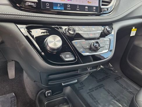 New 2026 Chrysler Pacifica Select image 22