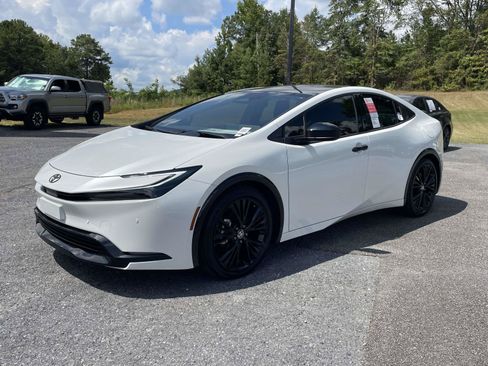 Used 2026 Toyota Prius FWD image 5