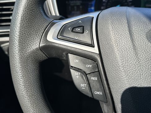 Used 2016 Ford Fusion SE FWD image 25