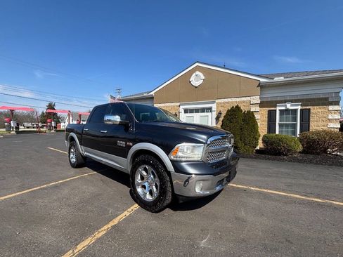 Used 2014 RAM 1500 Laramie w/ Convenience Group image 5