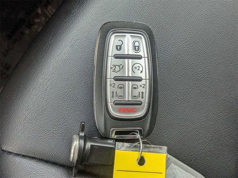 Used 2024 Chrysler Pacifica Touring-L image 30