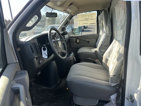 New 2025 Chevrolet Express 4500 w/ Power Convenience Package image 11