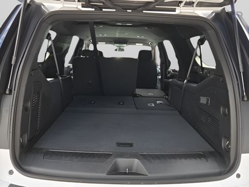 Certified 2023 Chevrolet Suburban LS RWD image 13
