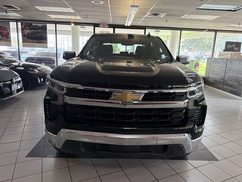 Used 2025 Chevrolet Silverado 1500 LT RWD image 3