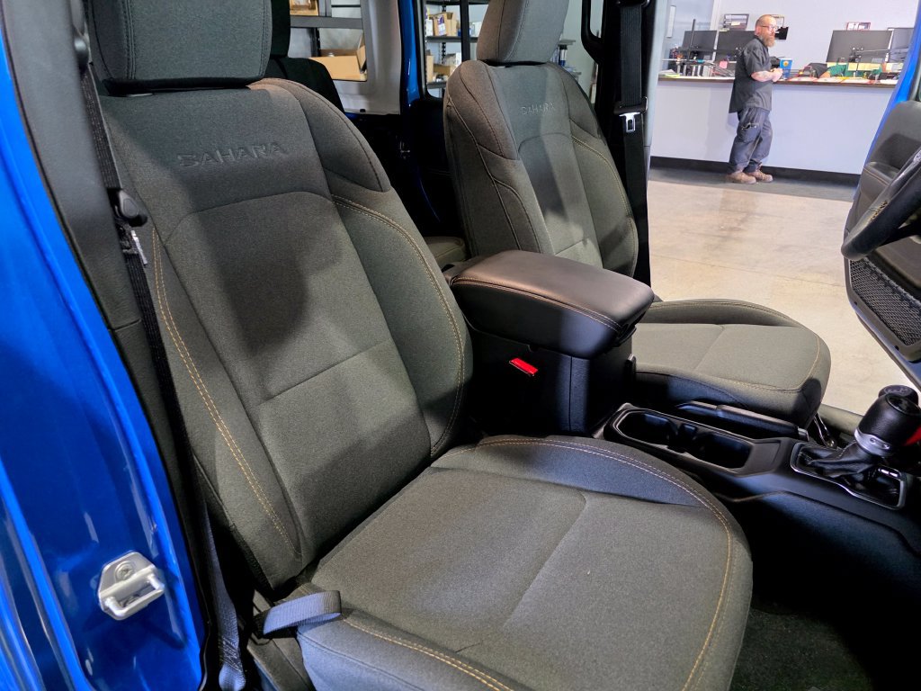 Used 2024 Jeep Wrangler Unlimited Sahara w/ Technology Group AWD/4WD image 18