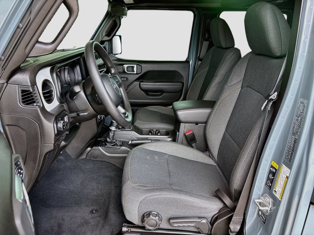 Used 2025 Jeep Gladiator Sport AWD/4WD image 18