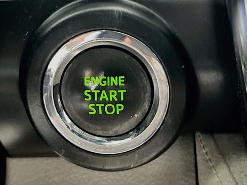 Used 2012 Toyota Camry XLE FWD image 23