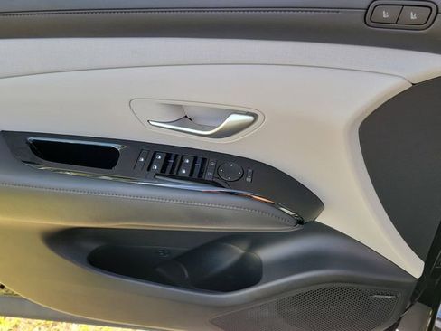 Used 2025 Hyundai Tucson Limited FWD image 14