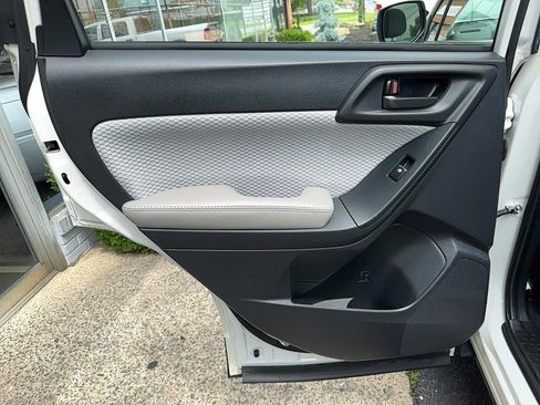 Used 2018 Subaru Forester 2.5i w/ Alloy Wheel Package image 14