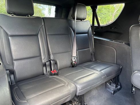 Used 2023 Chevrolet Suburban Premier image 13