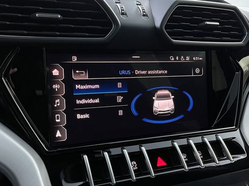 Used 2021 Lamborghini Urus image 34