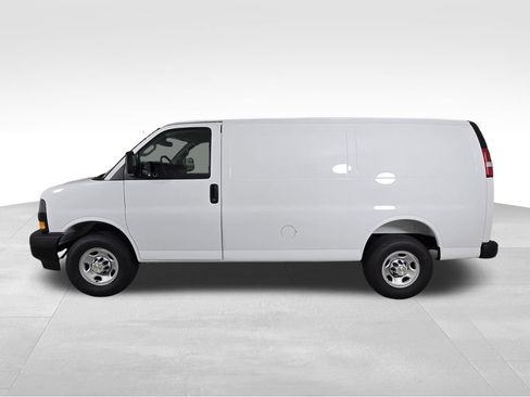 New 2026 Chevrolet Express 2500 w/ Communications Package RWD image 4