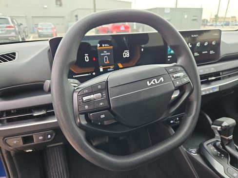 Used 2025 Kia K4 FWD image 16