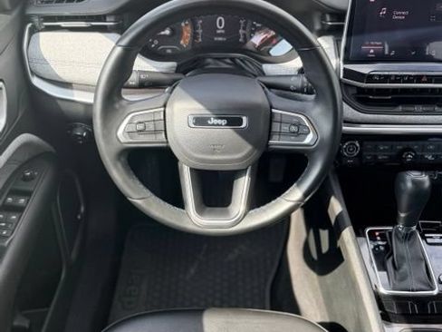 Used 2022 Jeep Compass Latitude w/ Sun and Sound Group AWD/4WD image 17