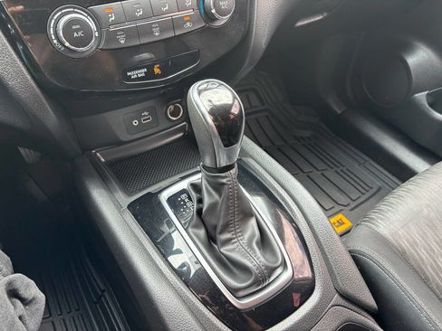 Used 2018 Nissan Rogue S AWD/4WD image 12