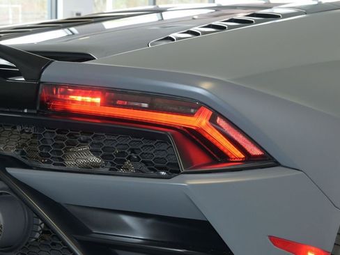 Used 2023 Lamborghini Huracan EVO RWD image 13