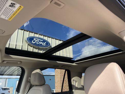 Used 2023 Ford Expedition Max Limited image 15