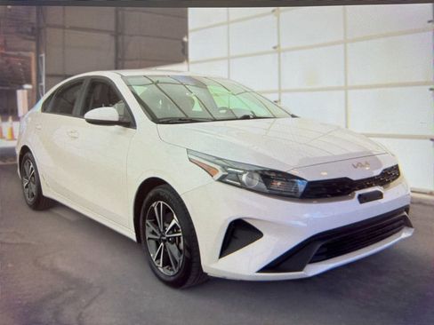 Used 2024 Kia Forte LXS FWD image 2