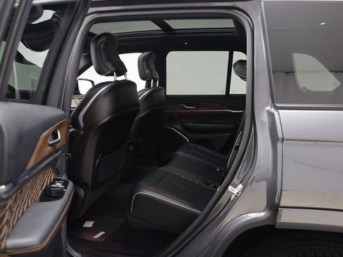 Used 2025 Jeep Grand Cherokee Summit image 14
