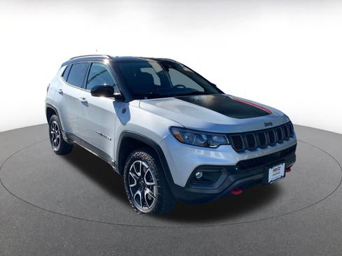 Used 2025 Jeep Compass Trailhawk image 1
