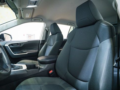 Certified 2022 Toyota RAV4 LE AWD/4WD image 6