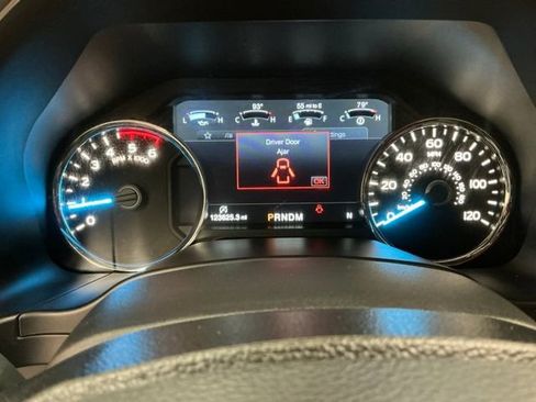 Used 2018 Ford F150 Lariat w/ Trailer Tow Package image 30