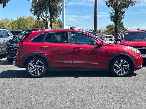 Used 2017 Kia Niro Touring FWD image 4