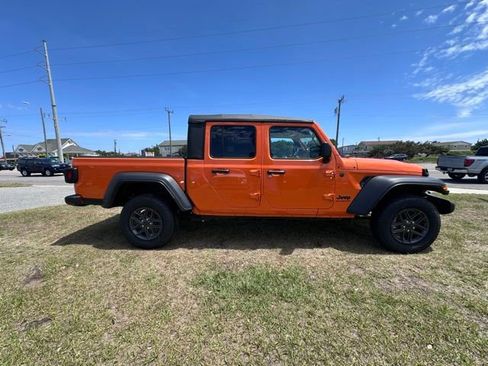 New 2025 Jeep Gladiator Sport image 8