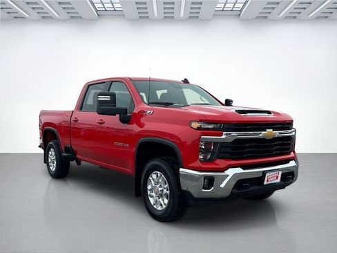 Used 2025 Chevrolet Silverado 2500 LT image 2