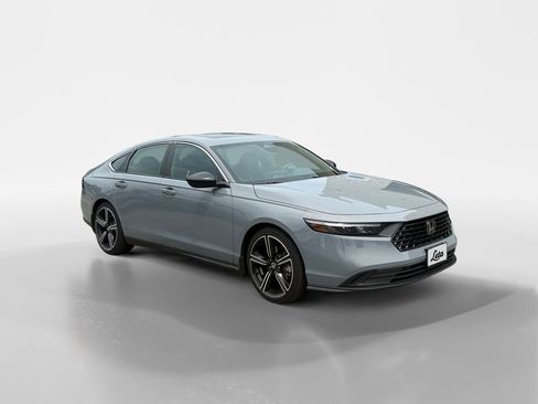 Used 2025 Honda Accord Sport image 2
