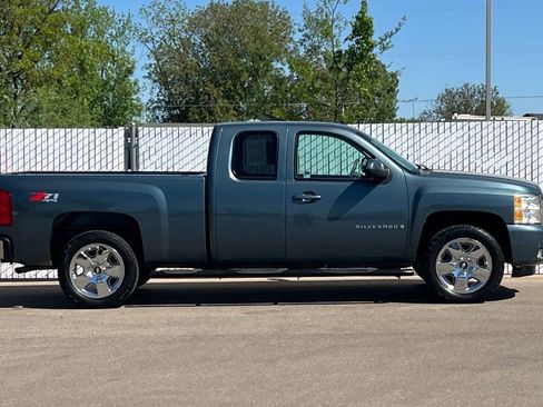 Used 2009 Chevrolet Silverado 1500 LTZ w/ LTZ Plus Package AWD/4WD image 3