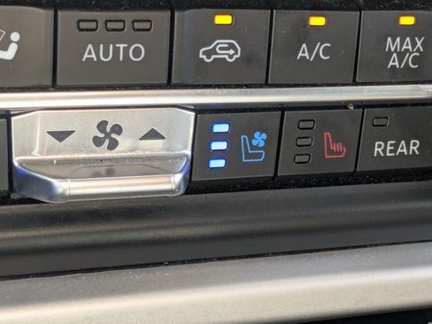 Used 2024 Ford Expedition XLT image 24