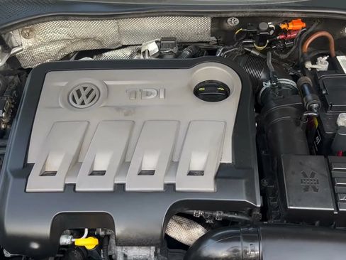 Used 2014 Volkswagen Passat TDI SE FWD image 50