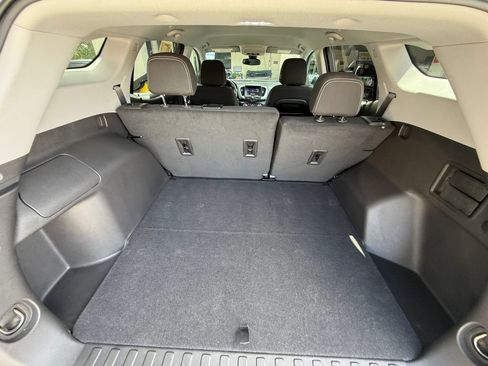 Used 2024 GMC Terrain SLE w/ Driver Convenience Package FWD image 19