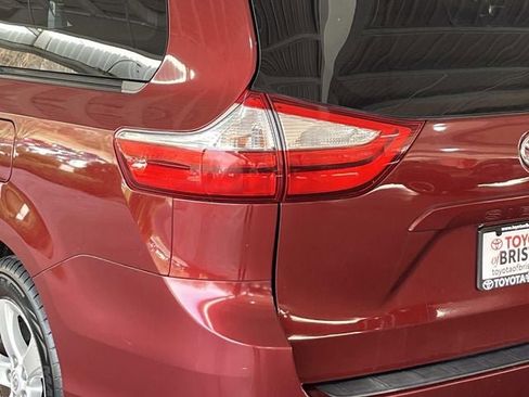 Used 2015 Toyota Sienna LE image 5