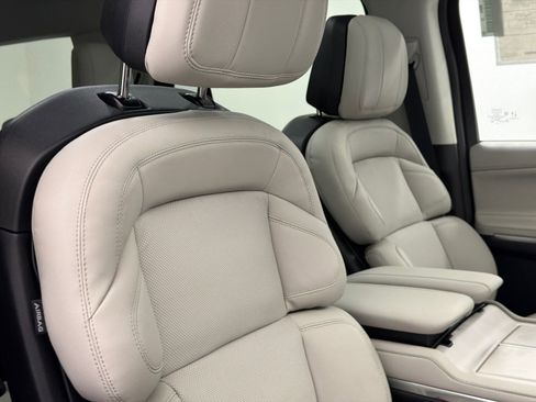 New 2026 Lincoln Navigator Reserve AWD/4WD image 12