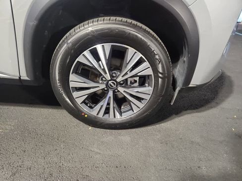 Used 2023 Nissan Rogue SV image 9