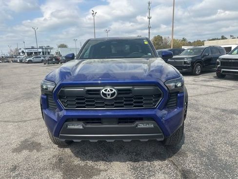 Used 2025 Toyota Tacoma TRD Off-Road AWD/4WD image 8