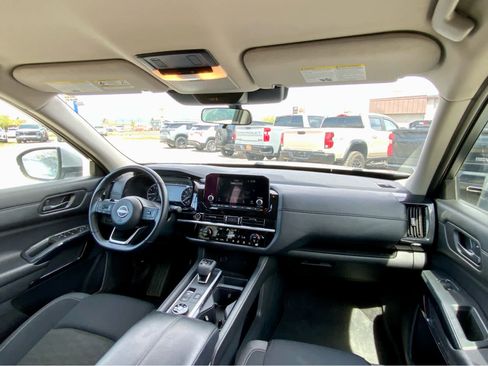 Used 2024 Nissan Pathfinder SV AWD/4WD image 33