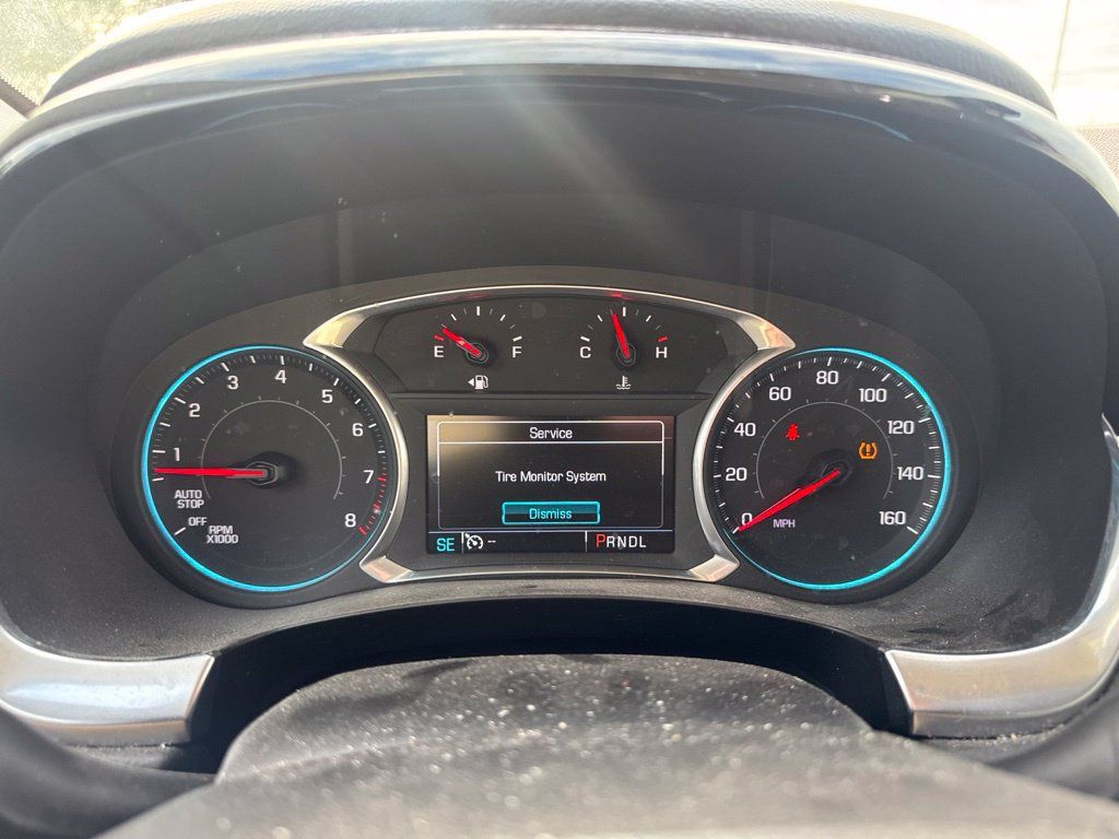 Used 2019 Chevrolet Traverse LT FWD image 17