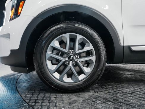 Used 2024 Kia Telluride LX image 9