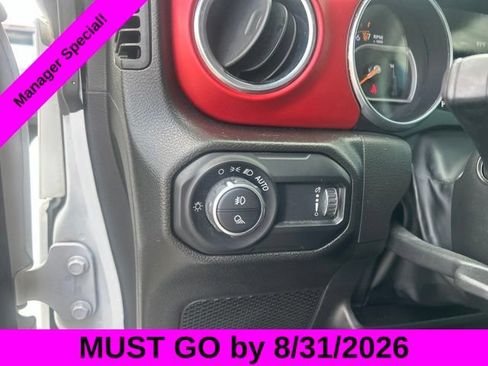 Used 2023 Jeep Gladiator Rubicon w/ LED Lighting Group AWD/4WD image 17