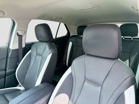 Used 2025 Buick Envision Sport Touring AWD/4WD image 12