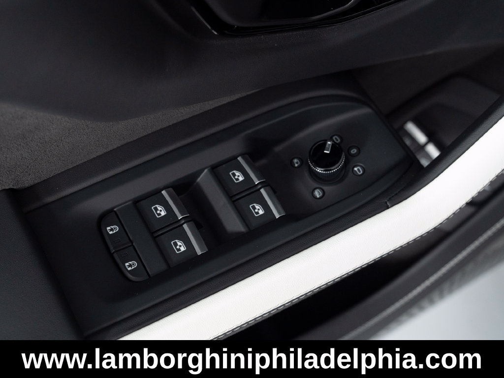 Used 2025 Lamborghini Urus S AWD/4WD image 15