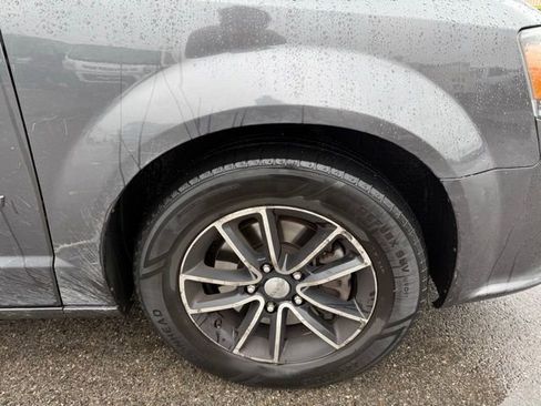 Used 2016 Dodge Grand Caravan SE image 4