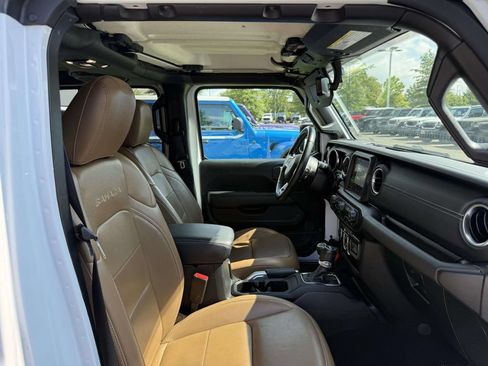 Used 2022 Jeep Wrangler Unlimited Sahara w/ Cold Weather Group AWD/4WD image 15