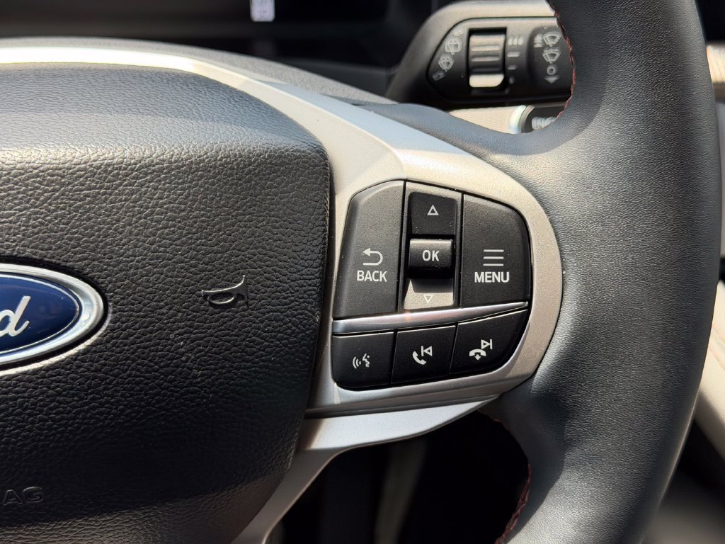 Used 2025 Ford Explorer Active w/ Active Comfort Package RWD image 19
