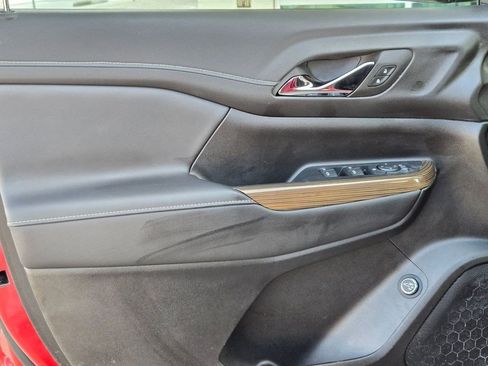 Used 2023 GMC Acadia SLE w/ Driver Convenience Package image 11