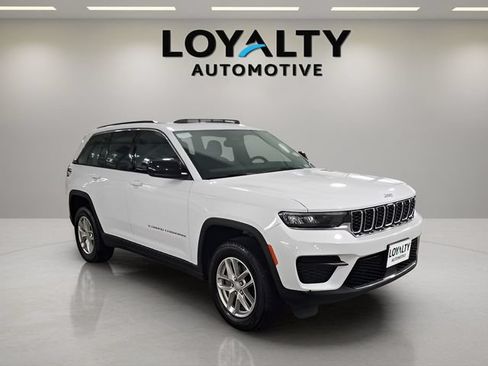 Used 2025 Jeep Grand Cherokee Laredo X w/ Trailer Tow Package AWD/4WD image 7