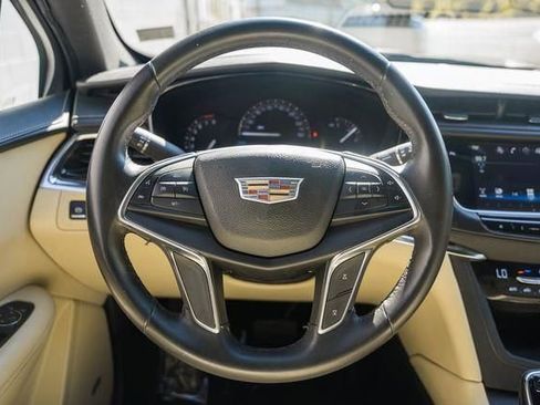 Used 2017 Cadillac XT5 FWD image 23